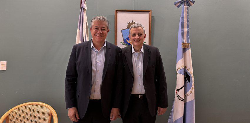 FIGUEROA-CON-PRESIDENTE-DE-YPF_0403-850x420