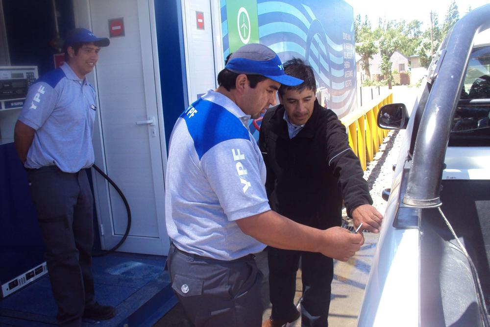 ypf las coloradas surtidor nafta gasoil combustibles