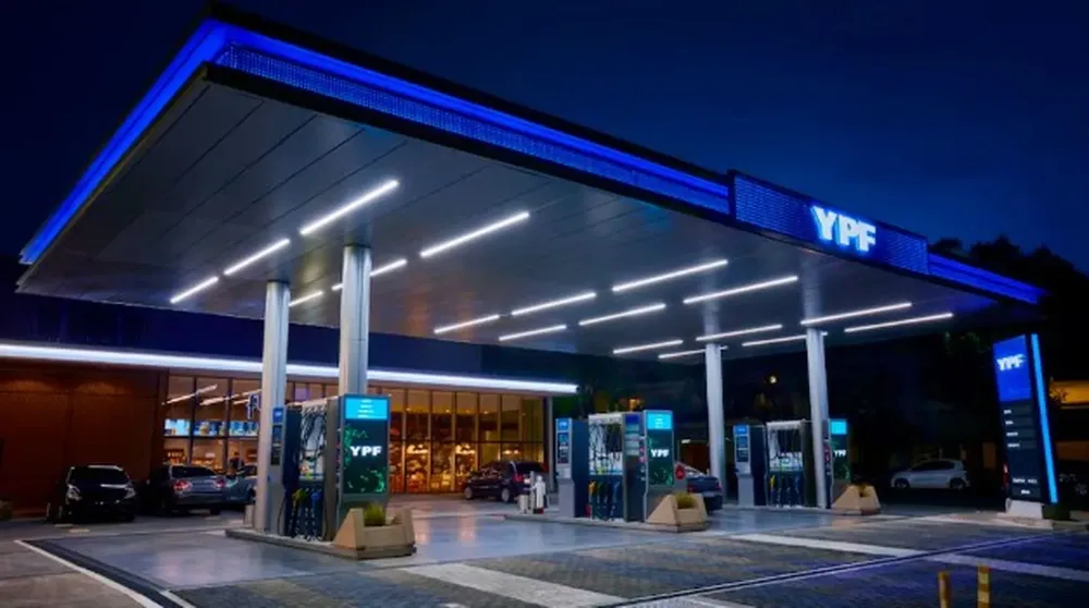 estacion de servicio YPF noche