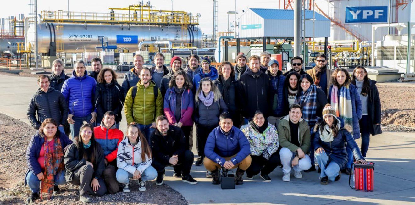 WEB-Jóvenes-visitaron-el-yacimiento-Loma-Campana-1-1320x652