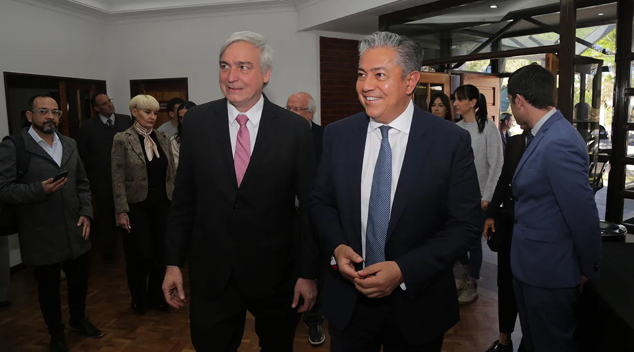 Web...Figueroa-en-el-Colegio-de-Abogados-7V0A0826-2