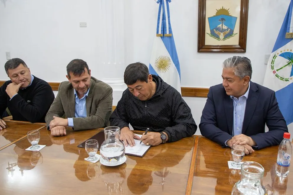 REUNION PROVINCIA HIDROCARBUROS 2