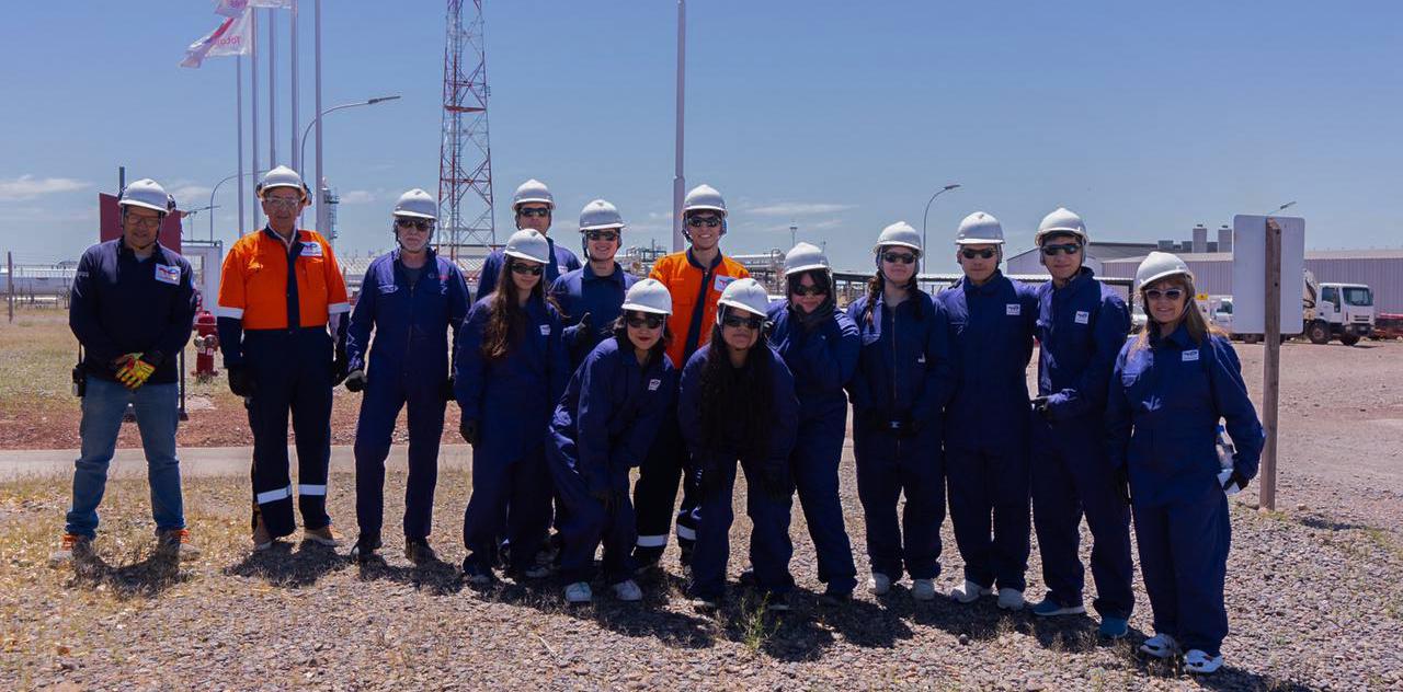 WEB-ESTUDIANTES-DE-LA-EPET-8-RECORRIERON-LA-PLANTA-DE-AGUADA-PICHANA-ESTE-2