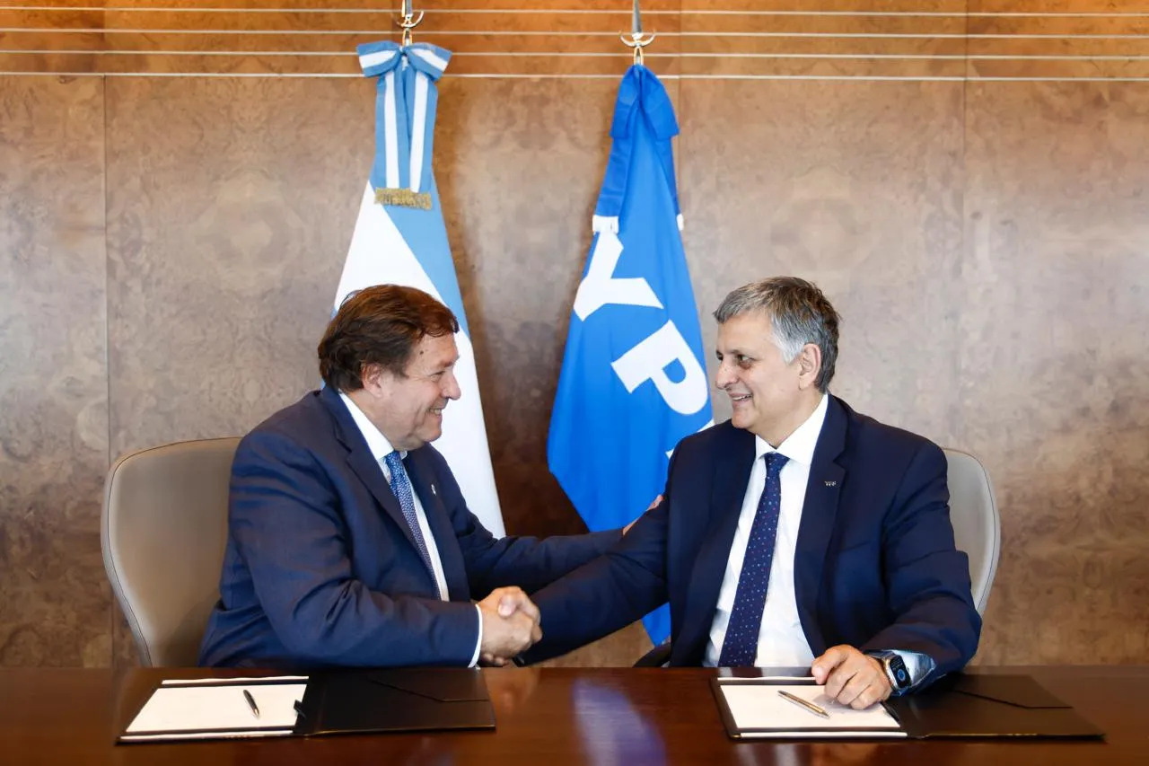 WERETILNECK Y MARIN2