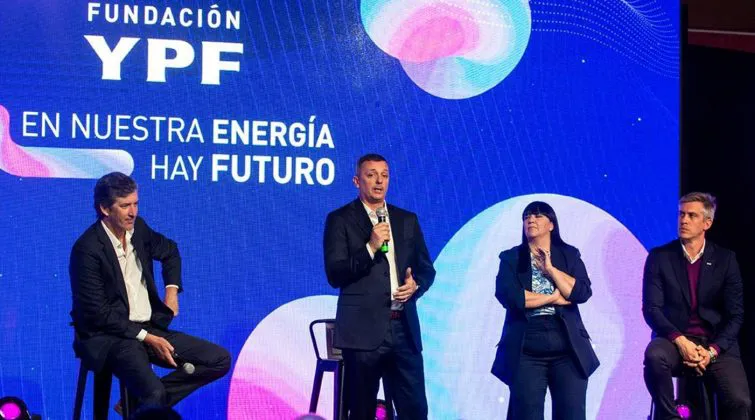 Web...Encuentro-anual-becas-YPF-3-755x420